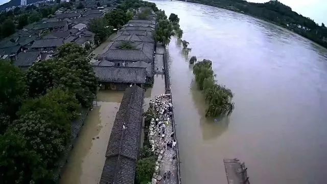 抗洪態勢十分嚴峻均受到洪水侵襲閬中濱江路部分路段和古城部分區域