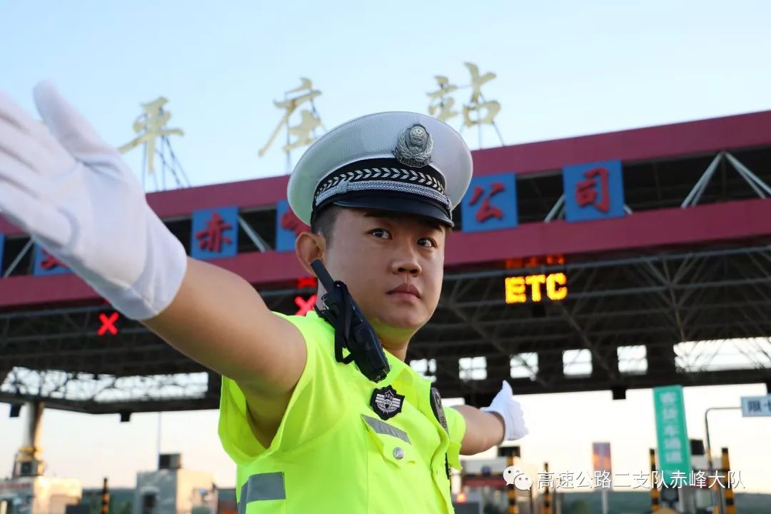 内蒙古高速交警图片