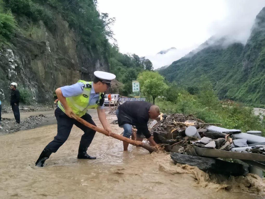 告急綿陽平武縣進出道路全部中斷還有暴雨城區3座大橋恢復通行10條