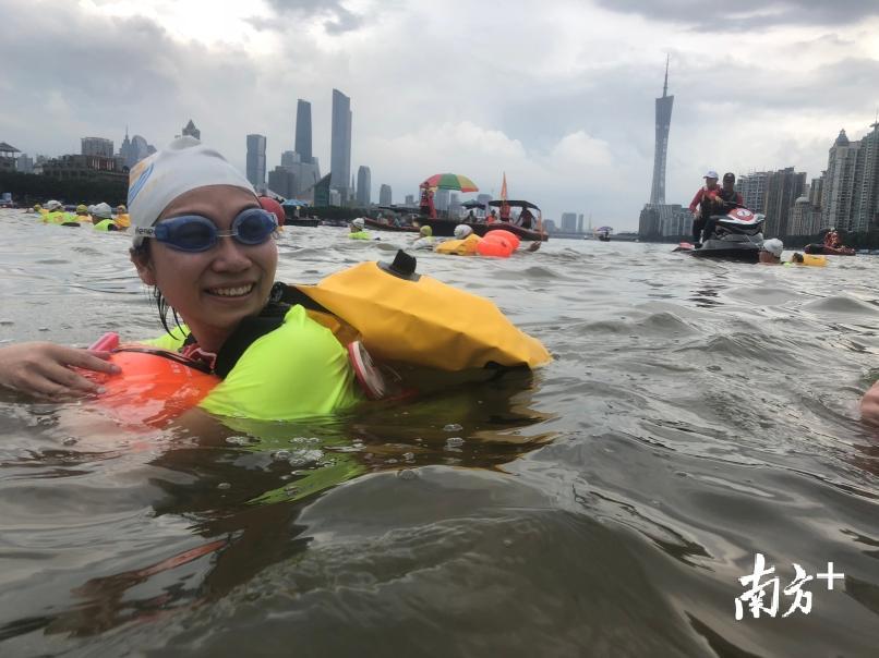 2018广州横渡珠江活动大雨中!刚刚,一年一度的横渡珠江又来啦!