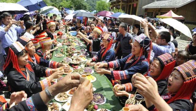 东兰布努瑶同胞欢度"祝著节"