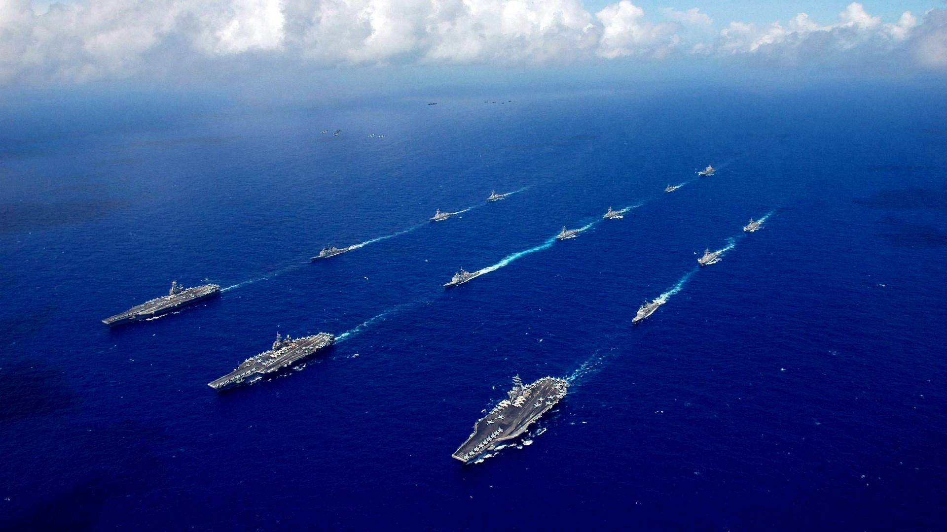 高清图:美国海军航空母舰战斗群