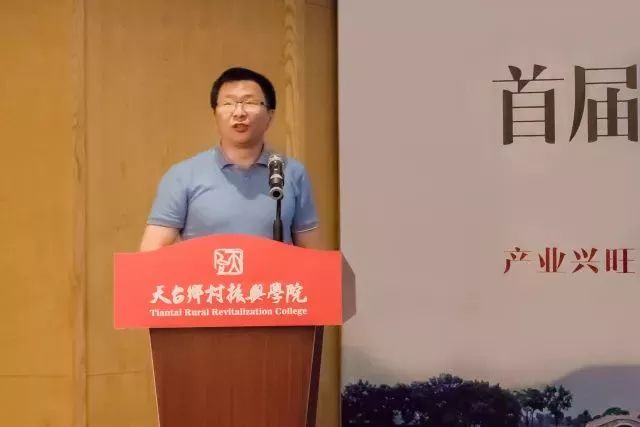 张长东张长东教授认为,乡村振兴的治理基础在于"党建,新乡绅,党政