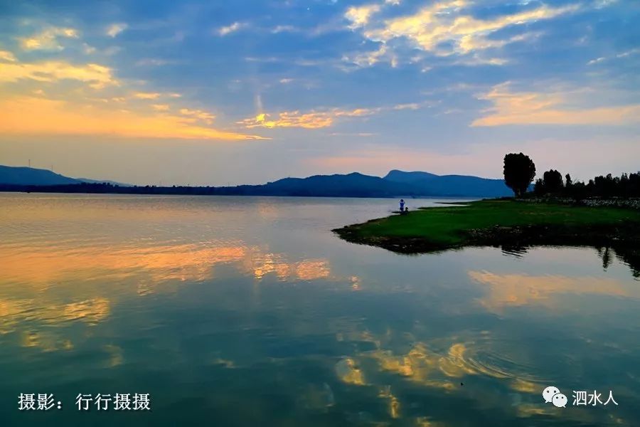 下面,请大家欣赏行行摄摄昨天傍晚在泗水龙湾湖拍到的美丽画面,还有