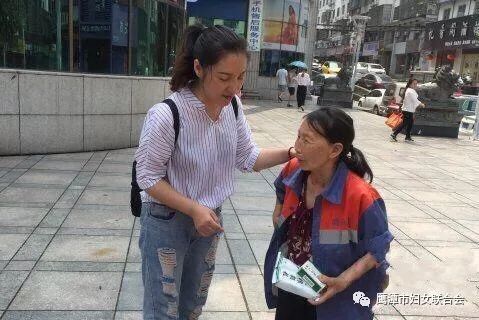 在化工厂社区任党总支书记期间,徐江萍短时间内就将化工厂社区旧貌换