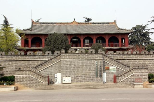 人民公園假山人民公園假山濟寧老城牆雖然