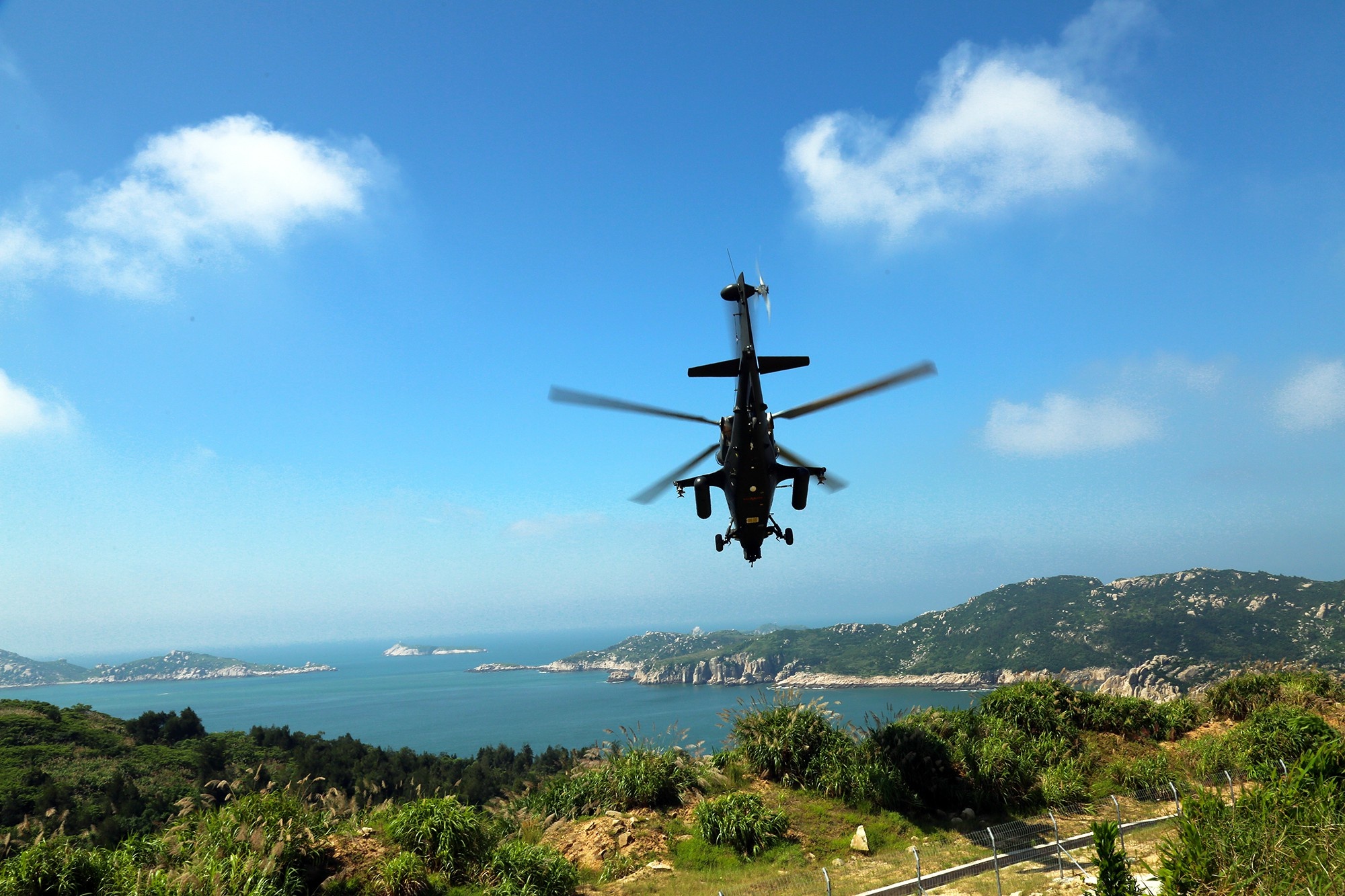 中国驻吉布提保障基地火炮实弹训练及各种战略和战术武器大展示