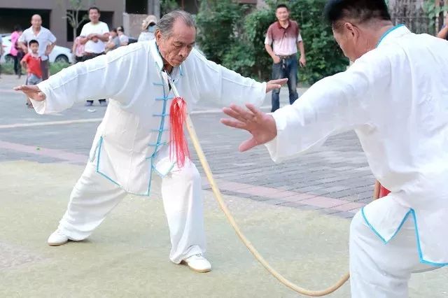 沛县举办"武林大会 民间高手展武术"绝活"