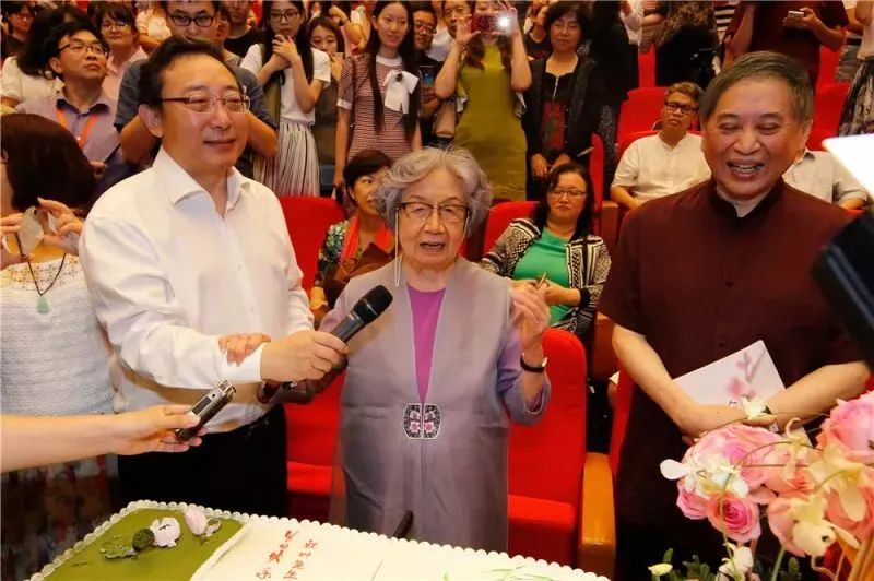 為葉嘉瑩先生祝壽白先勇攜校園傳承版牡丹亭來到南開大學