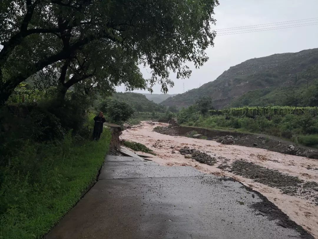 清徐遭大到暴雨侵袭,他们全力应对.