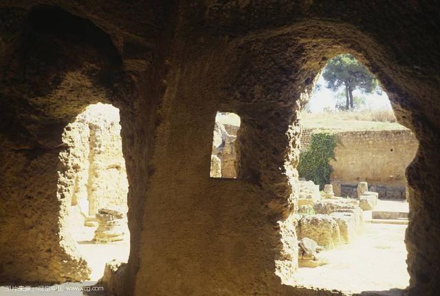 考古家在古建築下發現一座1000多具屍骨的古墓，消息傳出舉世震驚 歷史 第3張