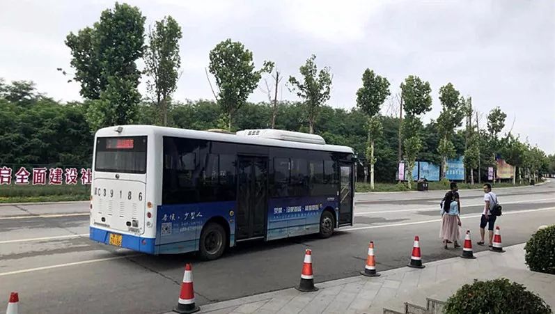 7月9日,秦皇岛北戴河新区龙腾公交有限公司,由北戴河火车站开往渔岛