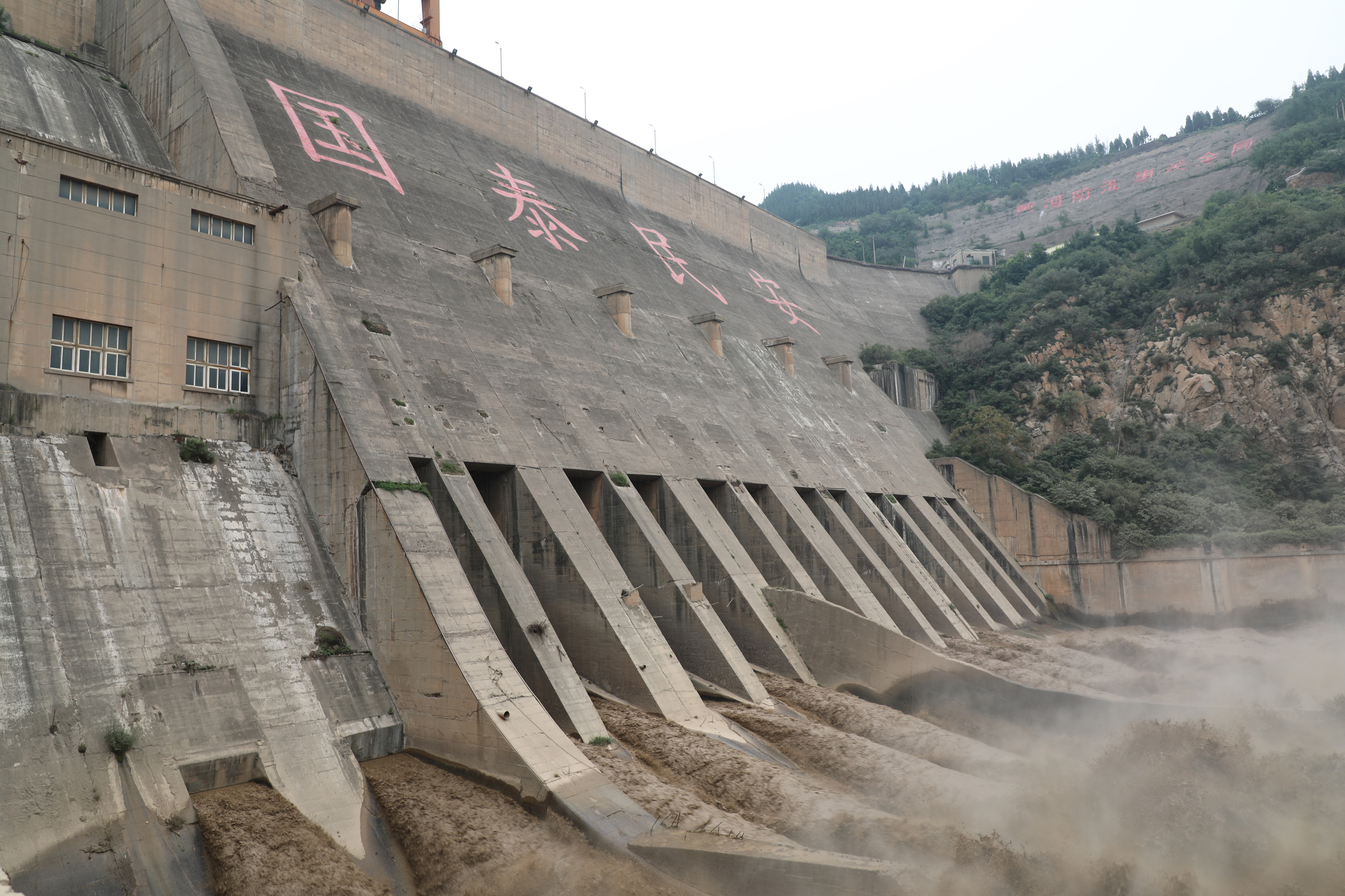 黄河上的水电站图片