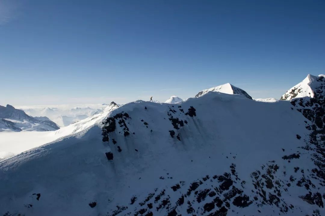 瑞士登山家ueli steck生前曾是賽事代言人.