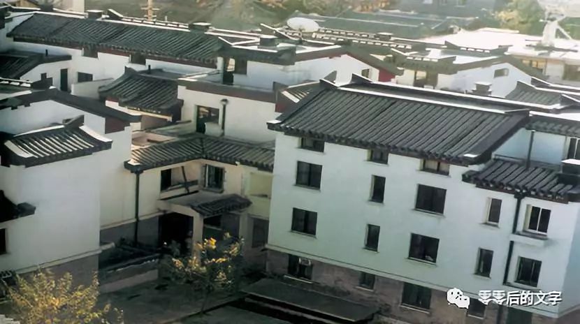 1987年,建筑大师吴良镛受邀改造漏雨,漏水又杂乱无章的菊儿胡同