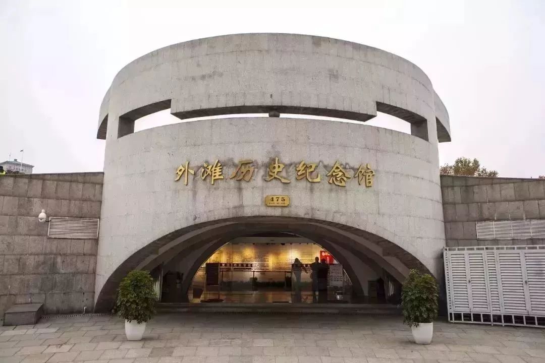 外滩历史纪念馆是此次开放的建筑中最"年轻"的,观众可以在馆内从外滩