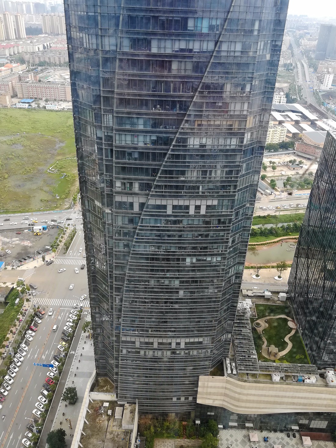 云南第一高楼1300米图片