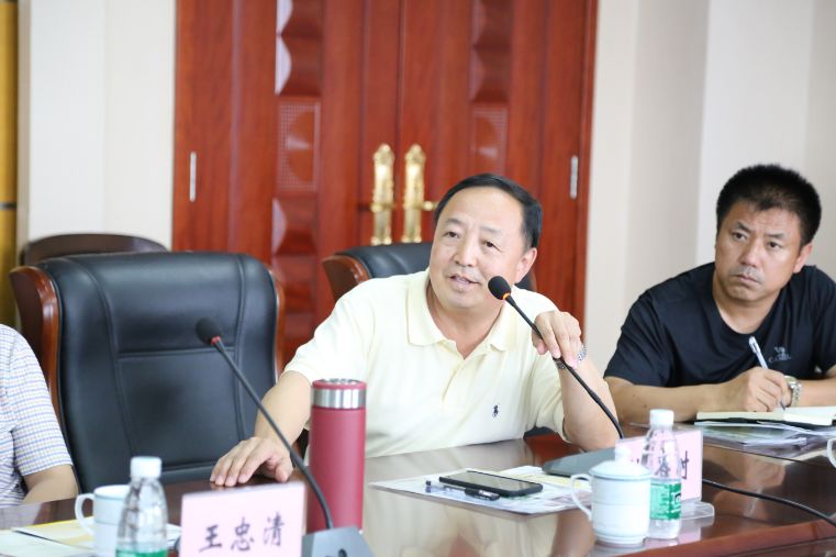 辽宁省农药工业协会副会长朴春树在座谈会上发言葫芦岛经济开发区局长