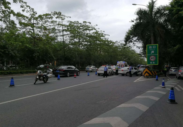 又是疲劳驾驶惹的祸南宁白沙大道车祸现场两死八伤交警通报最新情况