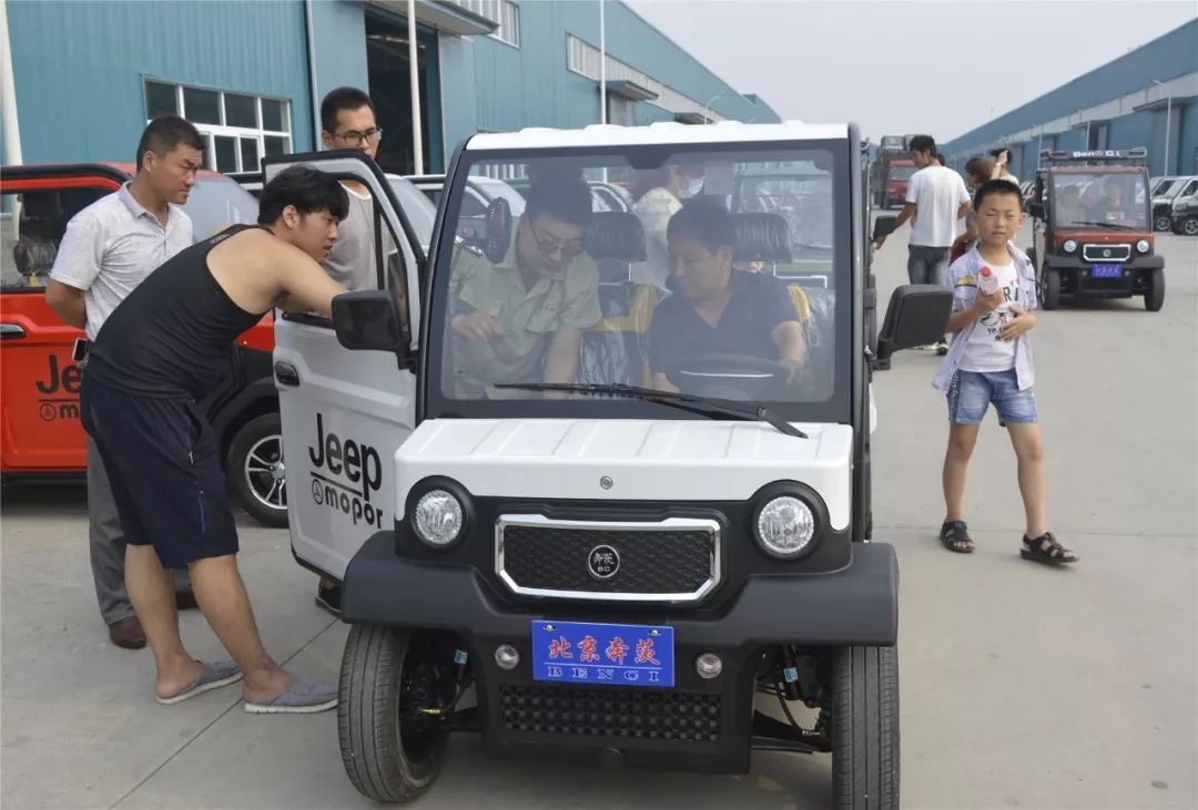 北京奔茨电动四轮jeep图片