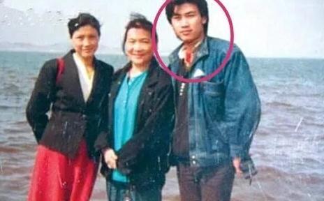 柳云龙与妻子的近照图片