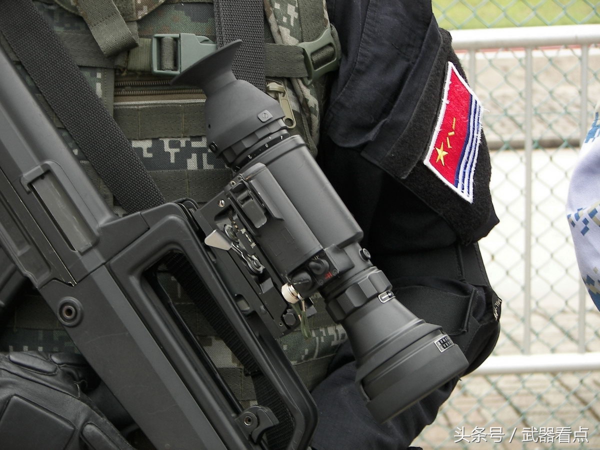 军事丨为95式枪族研制的微光夜视瞄准镜