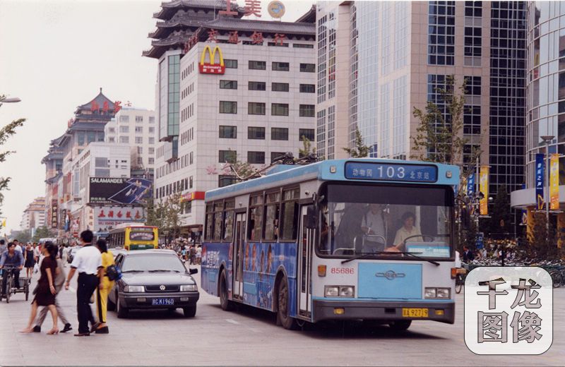 见证三代人讲述北京公交车变迁从咣咣响到纯电动