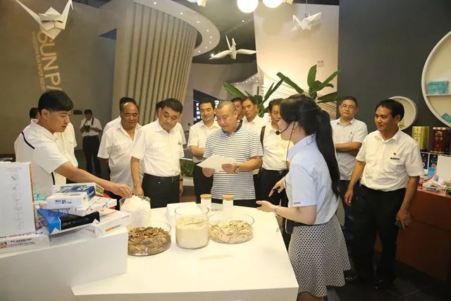 參觀山東太陽紙業造紙博物館參觀企業學習經驗 體會精神觀摩張本宏