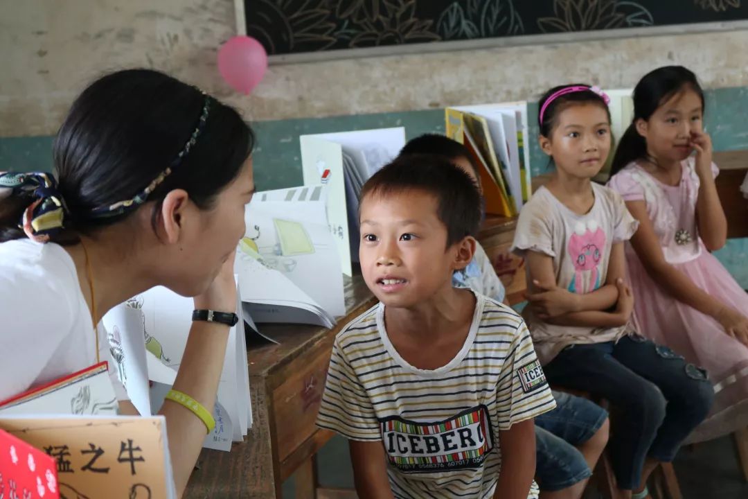 学生:老师我给你介绍一下,这位是陈独秀同学,好了陈独秀同学请你坐下.