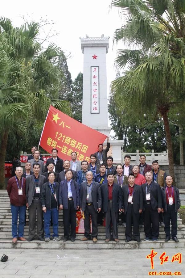 帶著鞭炮,香火,花圈,和深深的思念,來到廣西那坡烈士陵園,為犧牲的