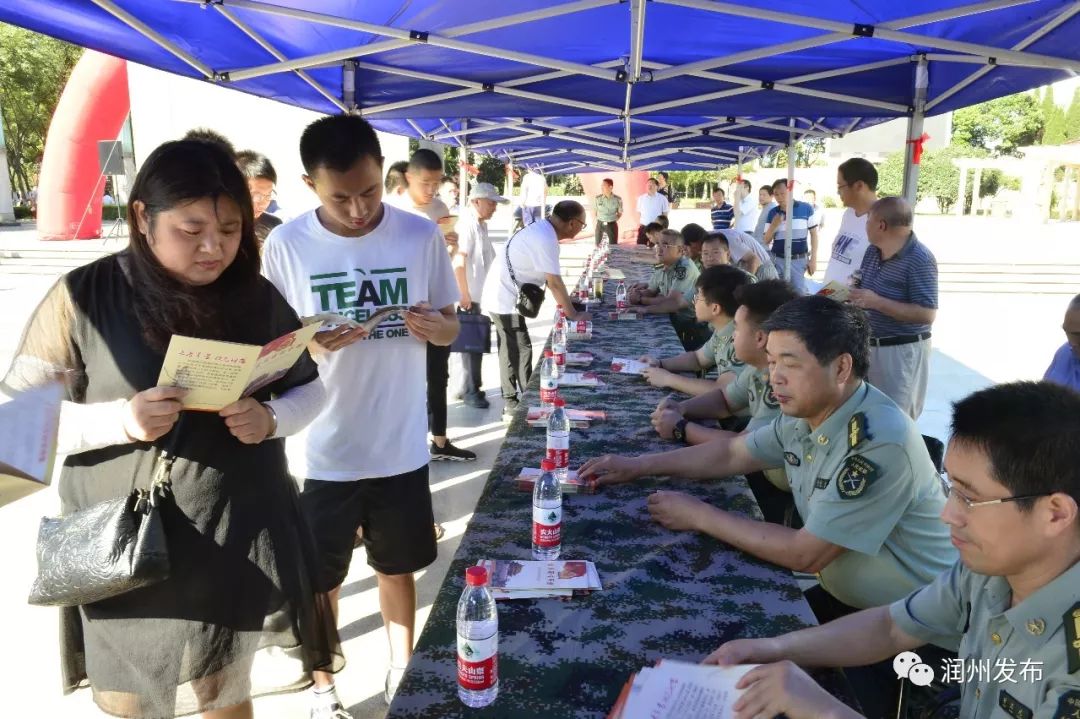 镇江军分区政委李迎久一行赴润州视察指导征兵宣传