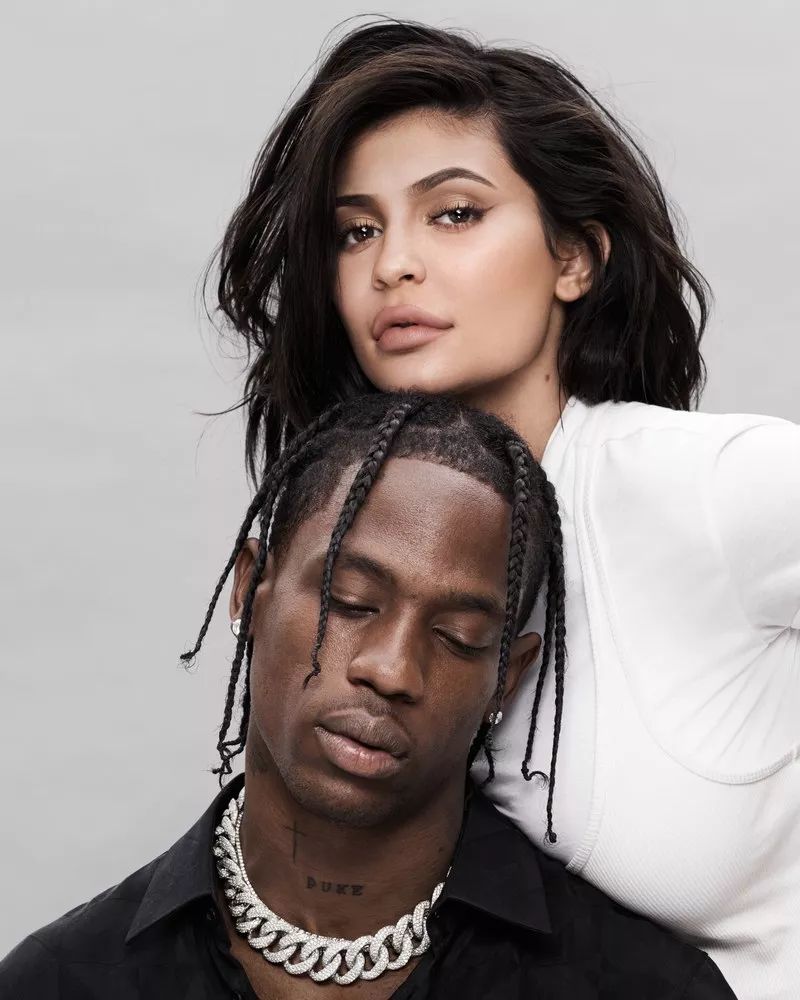 kyliejenner与travisscott登上gq封面凯莉升级当妈性感加倍