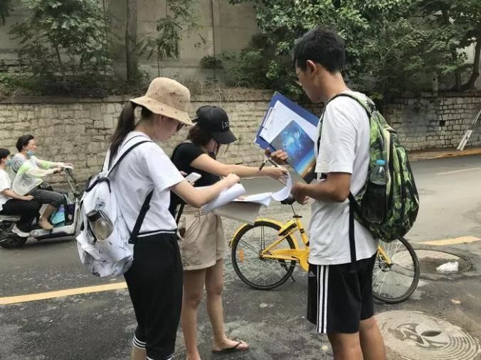 在建筑城规学院风景园林教研室老师姜芊孜的指导带领