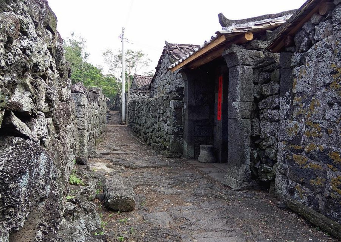 海口火山口附近古村落图片