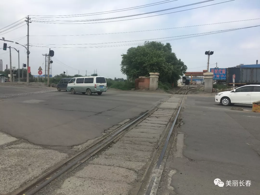 長春東環城路與惠工路交會附近鐵路道口路況差 車輛顛簸嚴重