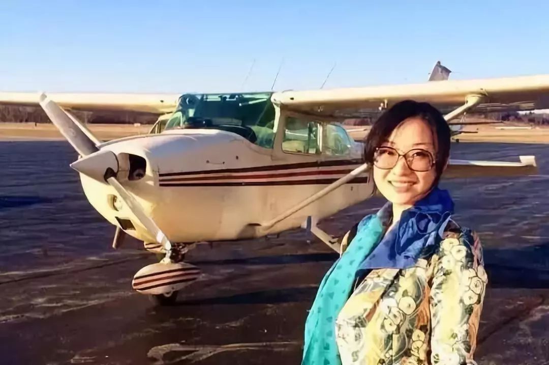 中国第一位环球飞行女飞行员历时58天经过26个国家梦想比房子更重要