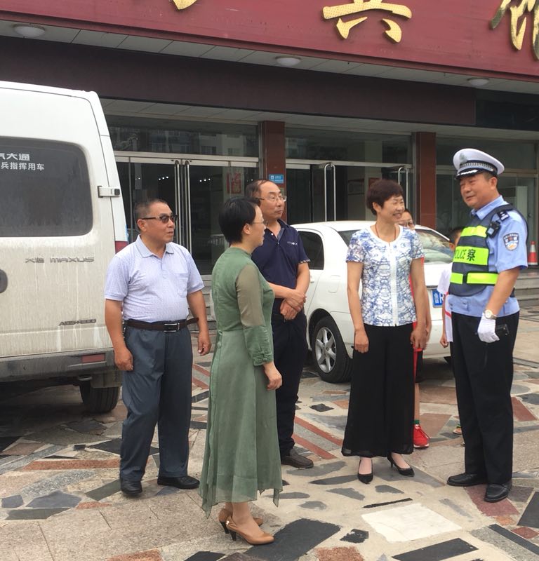 交警战酷暑 爱心送清凉 民建秦皇岛市山海关区委慰问交警纪实