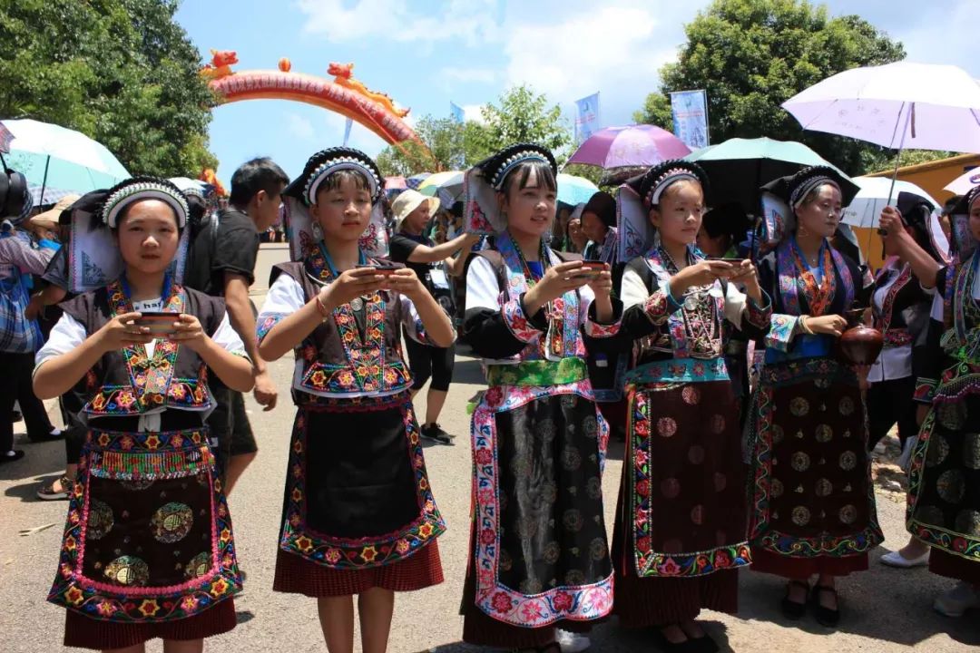 樹神,田神布依族同胞都要每年在農曆六月六這天祭祀山水摘要:2018年