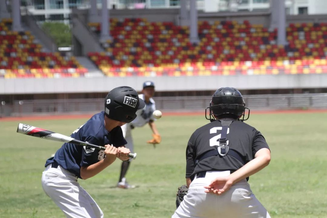 温岭中学双语学校于2016年学校成立棒球社,现为浙江省唯一高中棒球