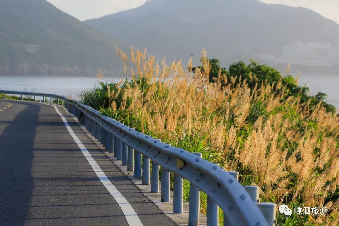 晴空下順著島沿著海咱們左岸公路下個路口見