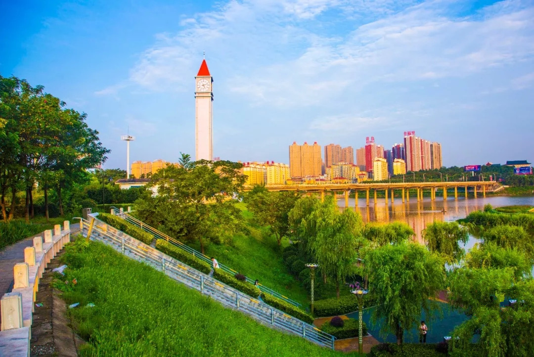唐河县地标性景观建筑复航灯塔
