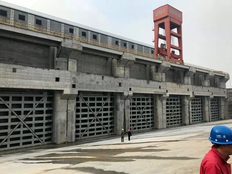 江西赣江新干航电枢纽工程首台水轮发电机组开机启动成功