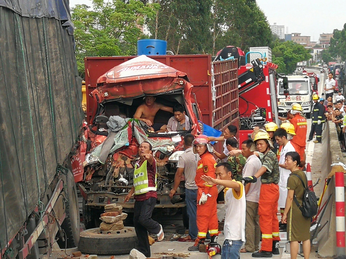 【湛江】325国道龙头镇段交通事故频发 市民呼吁完善安全提示设施