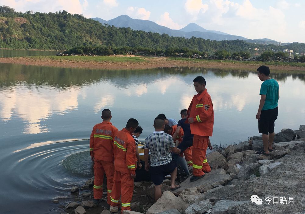 突發贛縣櫻花公園貢江水域一少年溺水死亡全程救援視頻