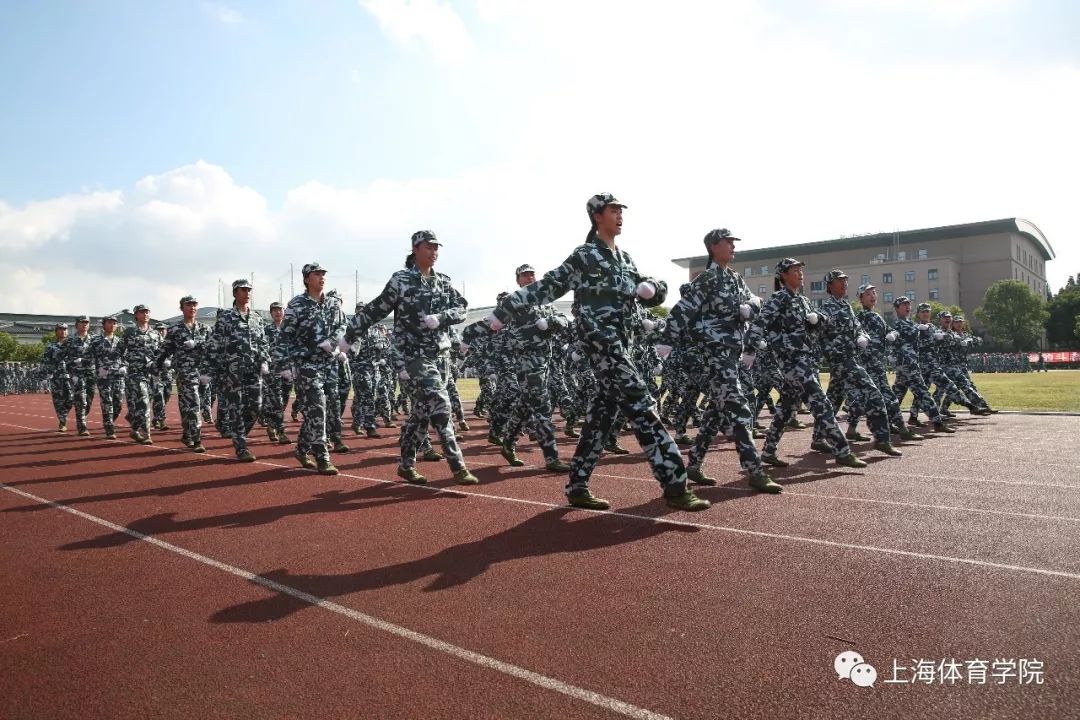 敬禮!上體2017級本科生軍訓今日圓滿結束!