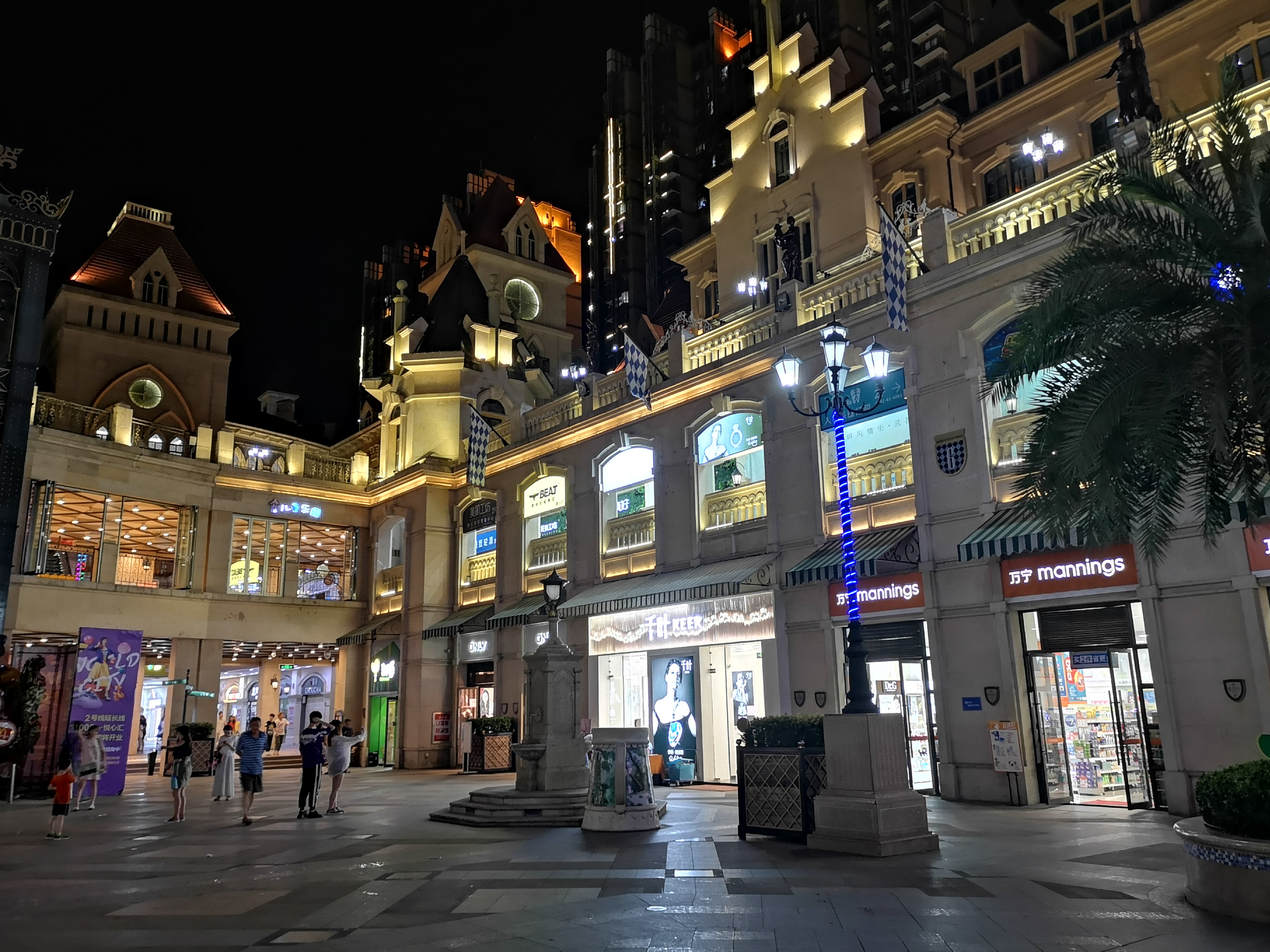 光谷步行街夜景图片
