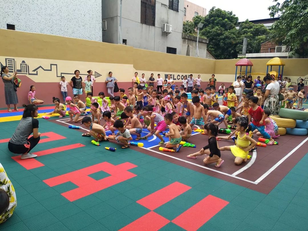 阳光嬉水清凉一夏龙山幼儿园玩水活动