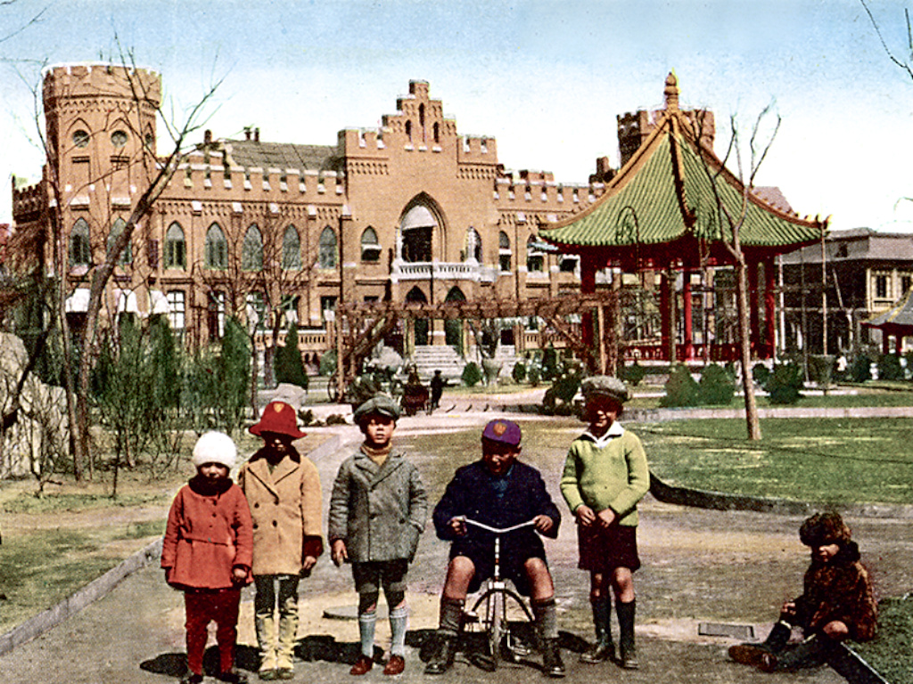 老照片:三十年代天津街景,租界地区的建筑旧貌