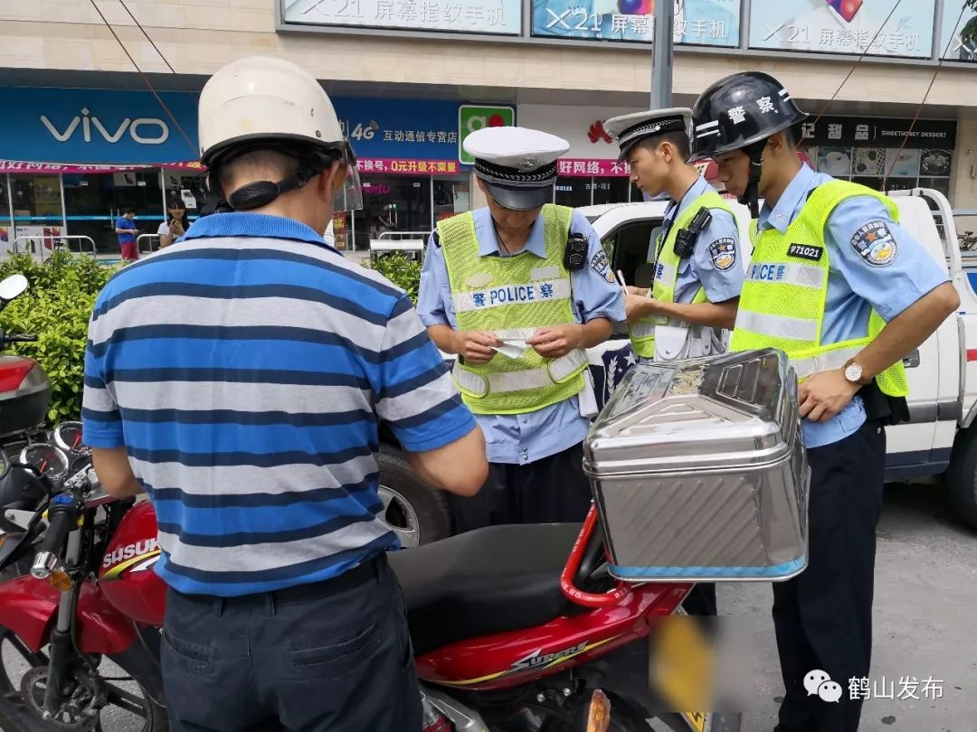 鶴山交警查車!下半年,這三類車上路時要特別注意啦!