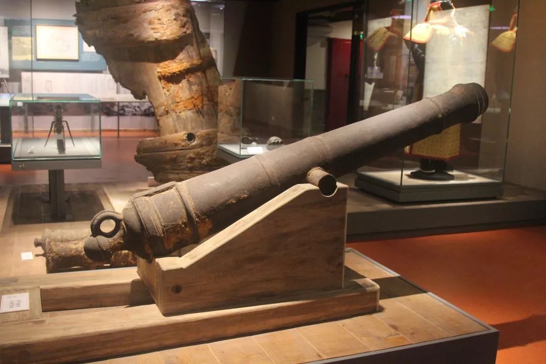 明代碗口铳17世纪葡萄牙海军军官使用的铜手铳清代绿营水师军饷车明代